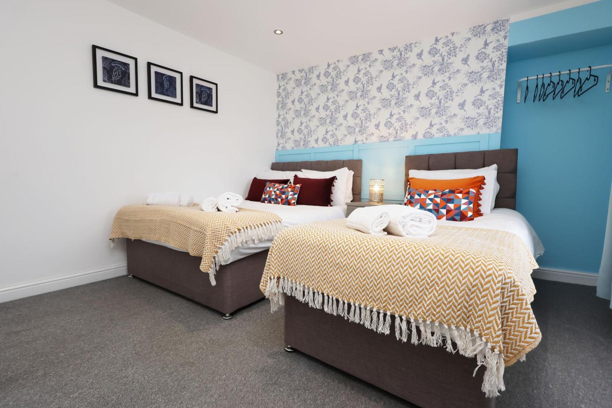Holiday home Viewing Deck, On-street Parking, Tv In Every Swansea