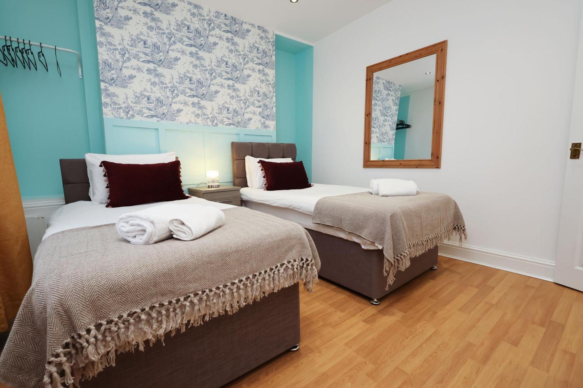 Holiday home Viewing Deck, On-street Parking, Tv In Every *