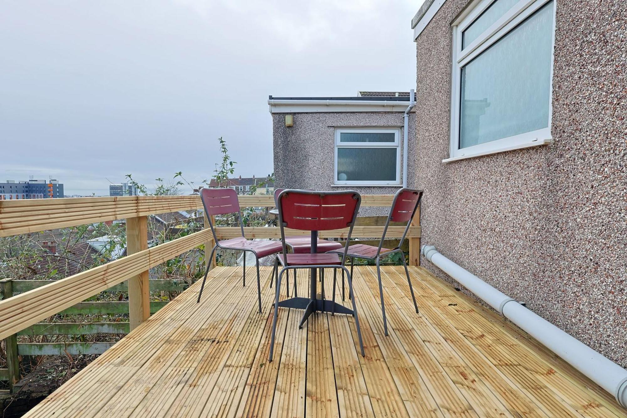 Holiday home Viewing Deck, On-street Parking, Tv In Every Swansea