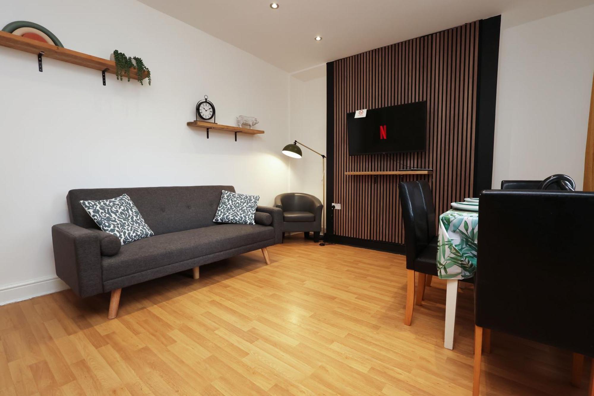 Holiday home Viewing Deck, On-street Parking, Tv In Every