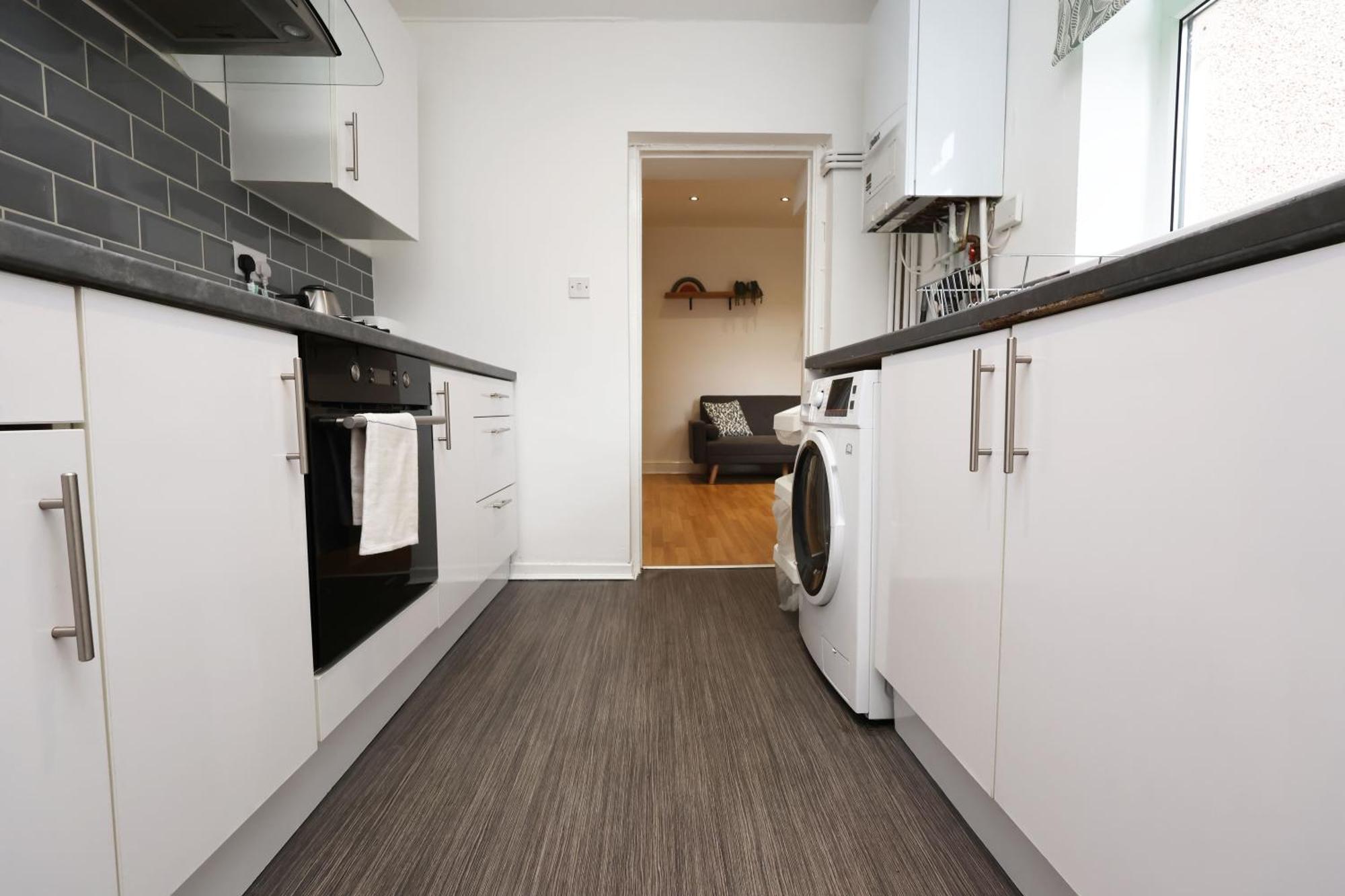Viewing Deck, On-street Parking, Tv In Every Swansea