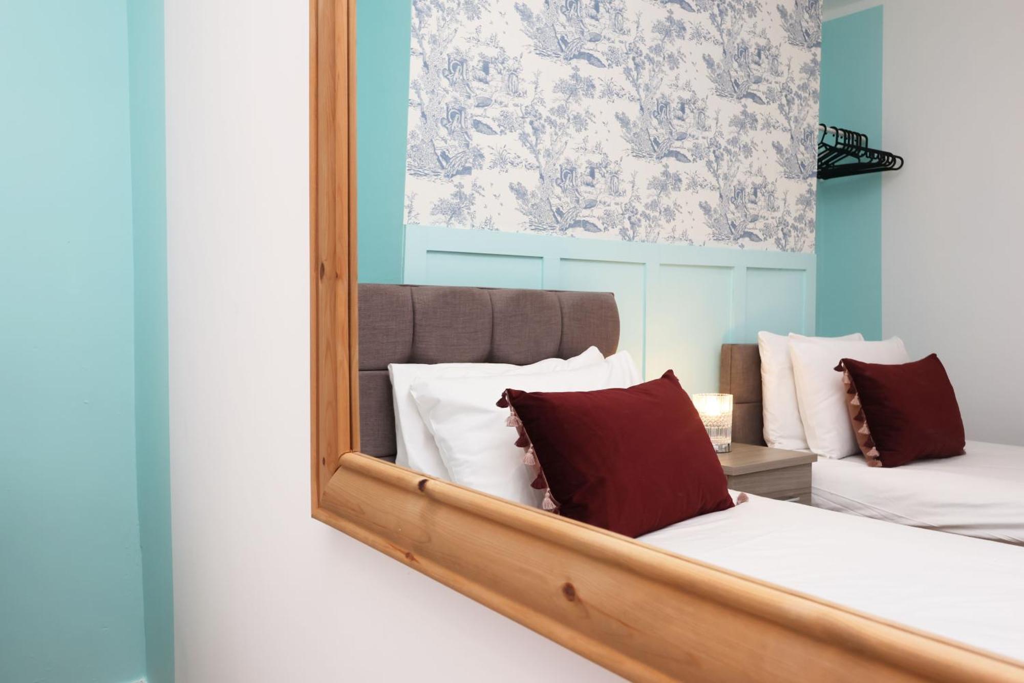 Viewing Deck, On-street Parking, Tv In Every Holiday home Swansea