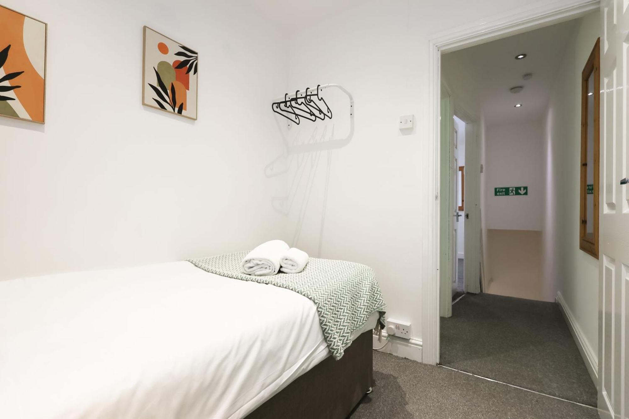 Holiday home Viewing Deck, On-street Parking, Tv In Every