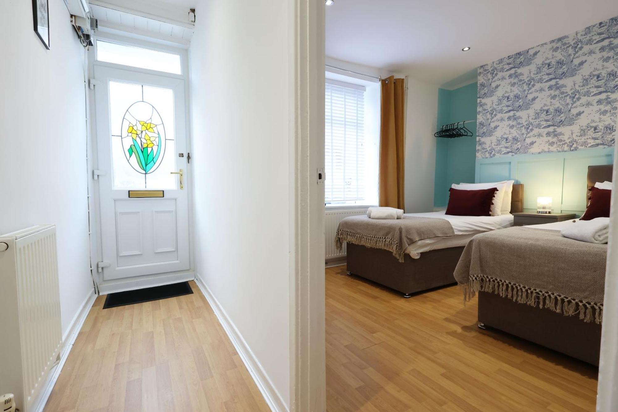 Holiday home Viewing Deck, On-street Parking, Tv In Every Swansea