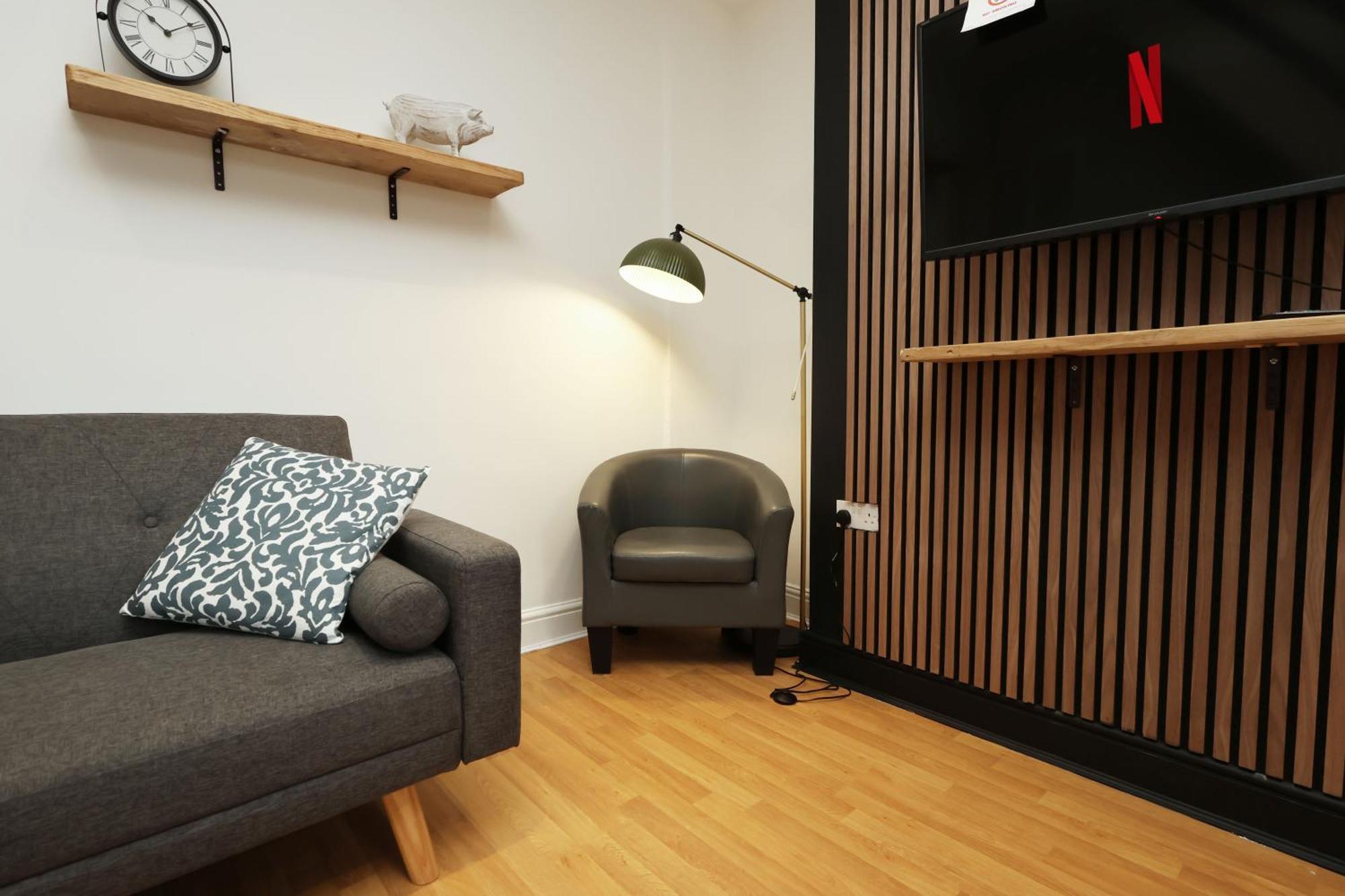 Viewing Deck, On-street Parking, Tv In Every Swansea
